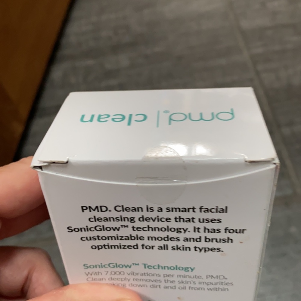 Brand new sealed in box pmd smart facial device - Picture 6 of 6